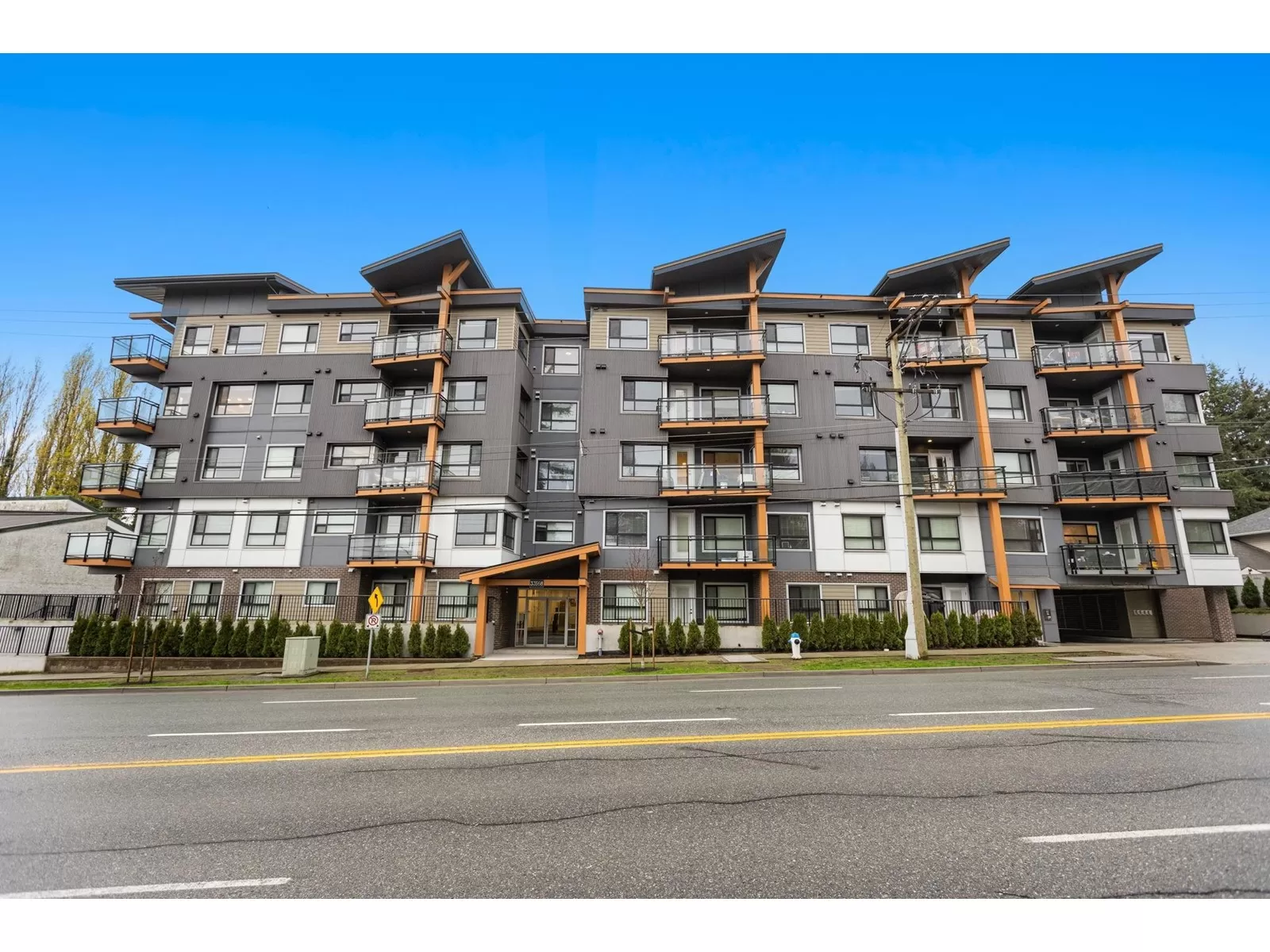 Apartment for rent: 303 33568 George Ferguson Way, Abbotsford, British Columbia V3X 2N2