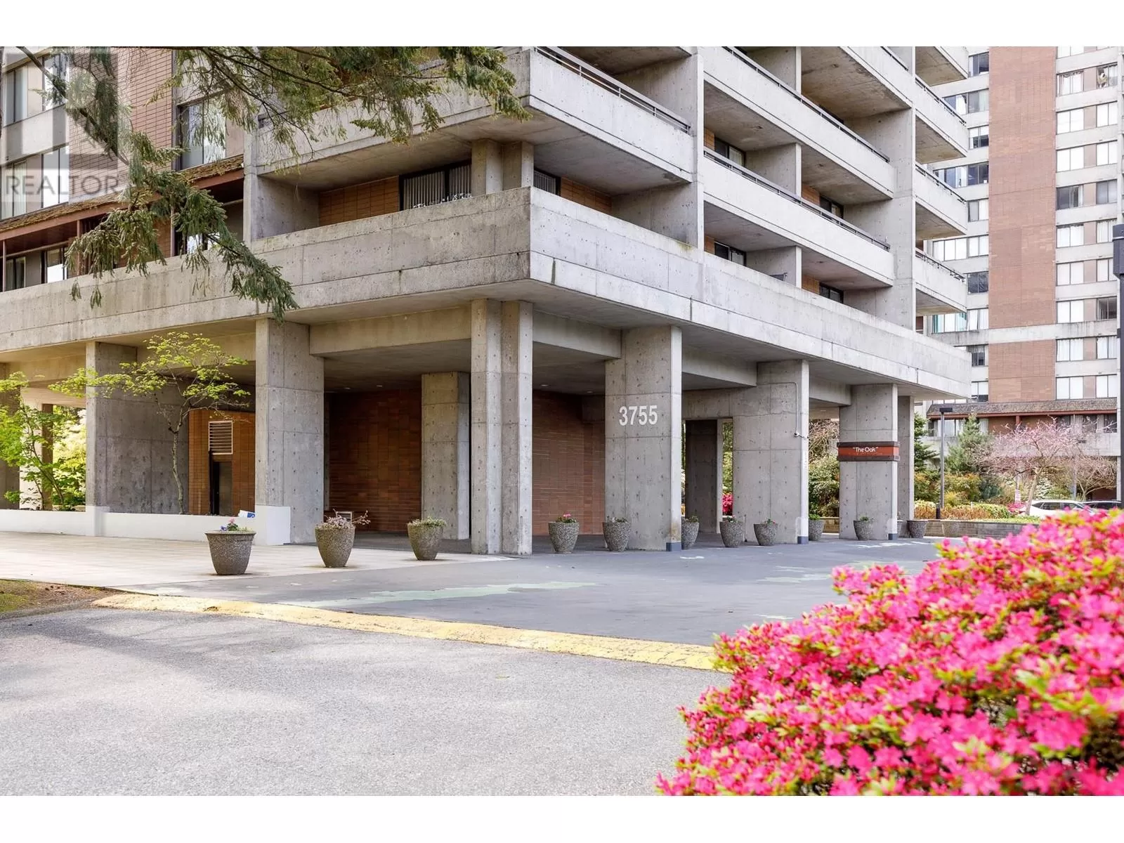 Apartment for rent: 303 3755 Bartlett Court, Burnaby, British Columbia V3J 7G7