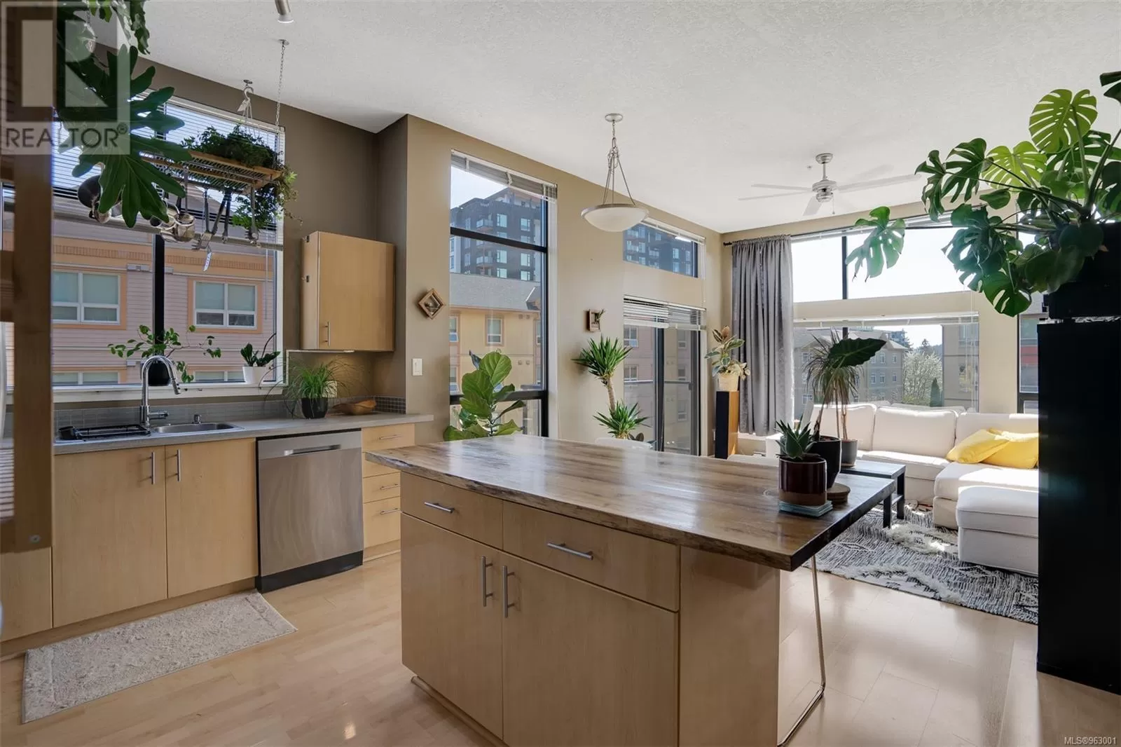 Apartment for rent: 303 829 Goldstream Ave, Langford, British Columbia V9B 2X8