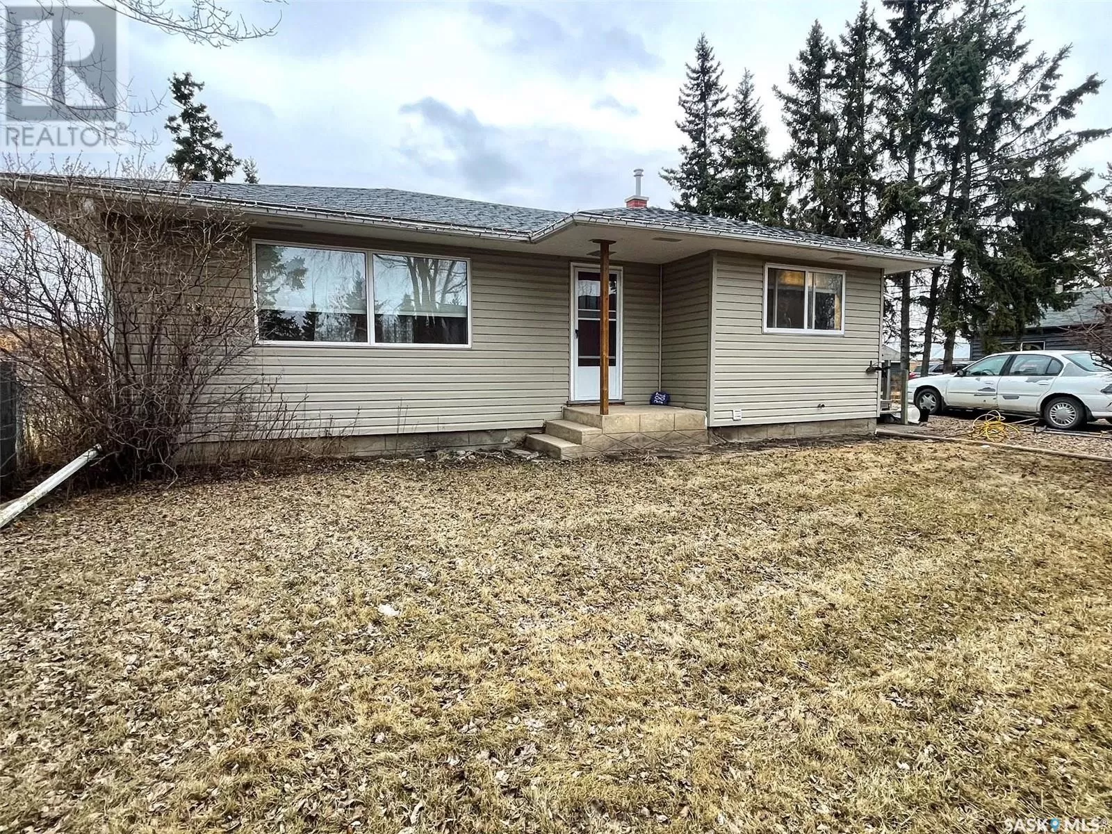 House for rent: 305 1st Street E, Meadow Lake, Saskatchewan S9X 1E7