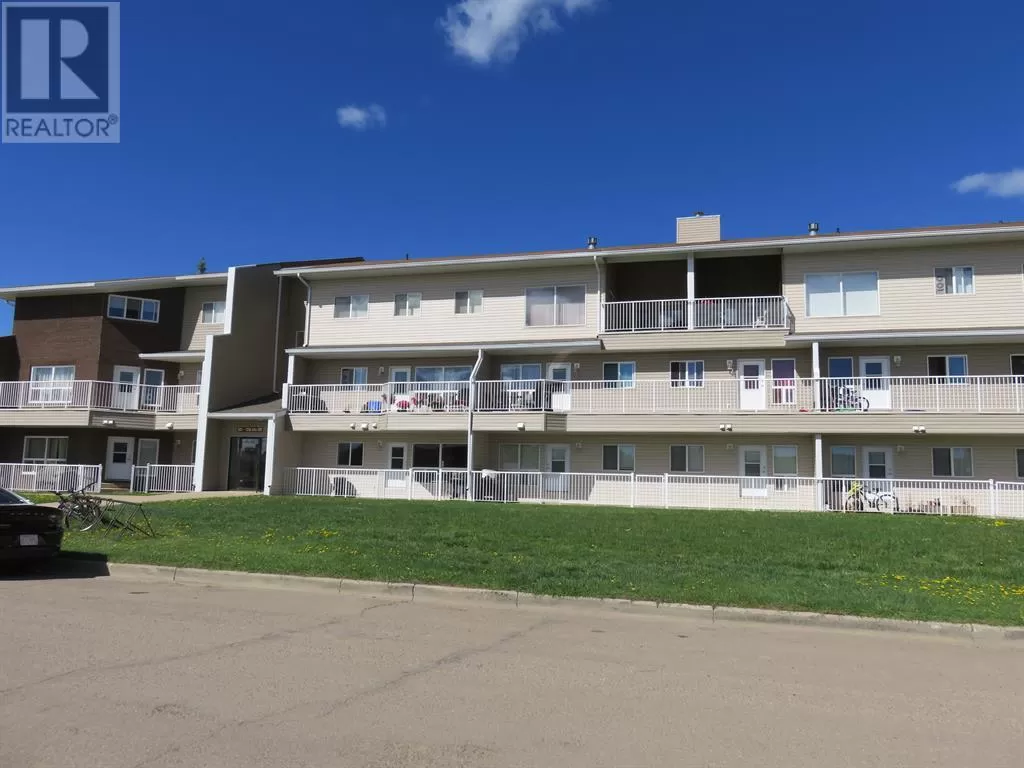 Apartment for rent: 305, 205 12 Avenue Sw, Slave Lake, Alberta T0G 2A4