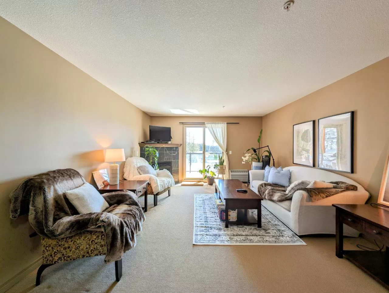 Apartment for rent: 306 - 4874 Stanley Street, Radium Hot Springs, British Columbia V0A 1M0