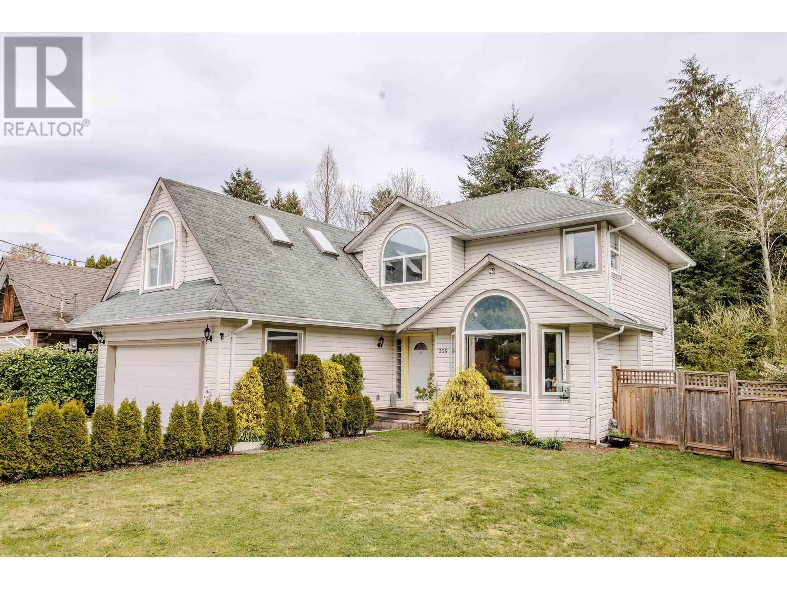 House for rent: 306 Cochrane Road, Gibsons, British Columbia V0N 1V8