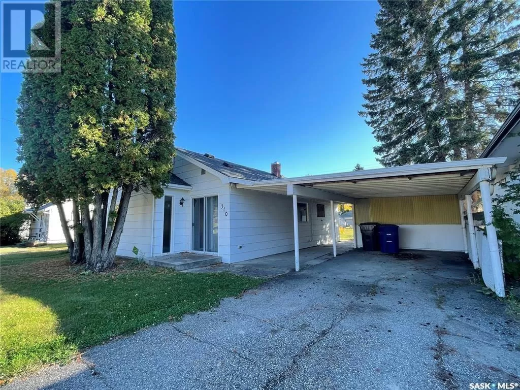 House for rent: 310 Maple Road E, Nipawin, Saskatchewan S0E 1E0