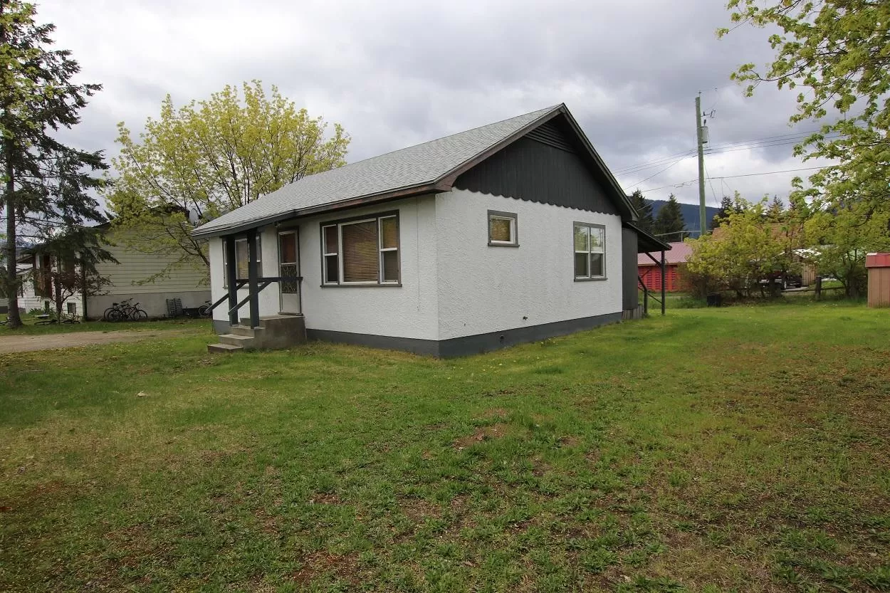 House for rent: 312 6th Avenue, Nakusp, British Columbia V0G 1R0