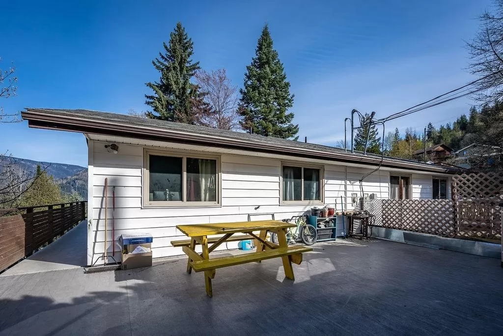Duplex for rent: 317 Stibbs Street, Nelson, British Columbia V0G 1C0