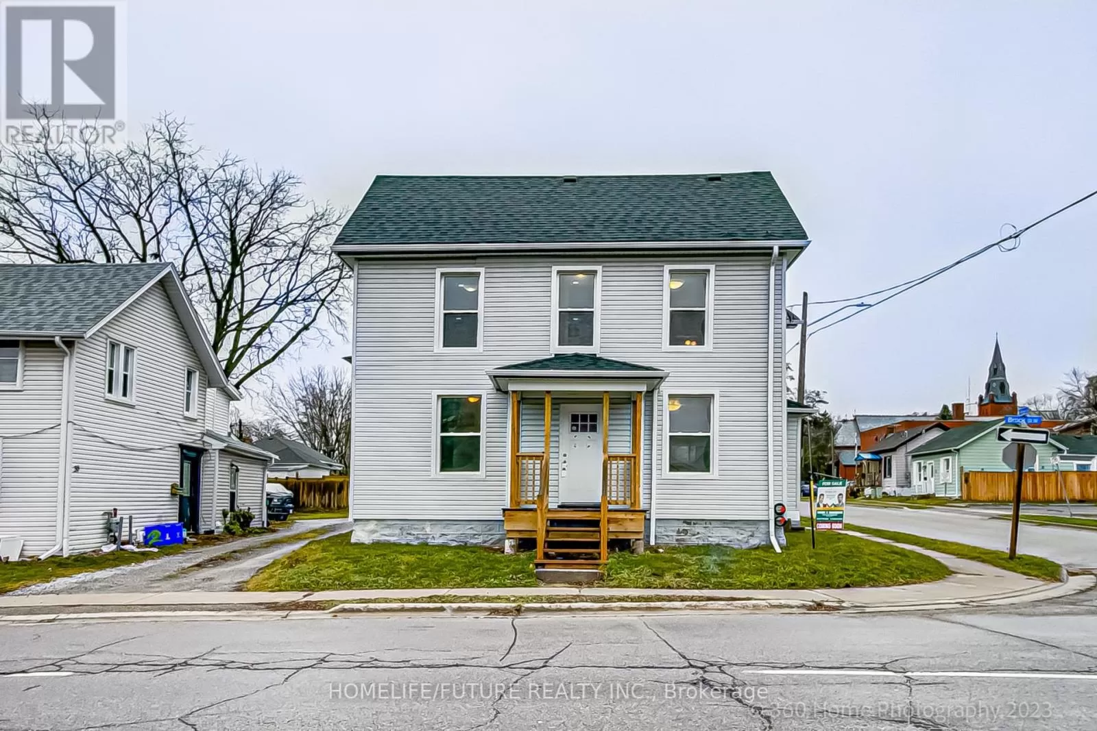 Triplex for rent: 32 Brock St W, Oshawa, Ontario L1G 1R4