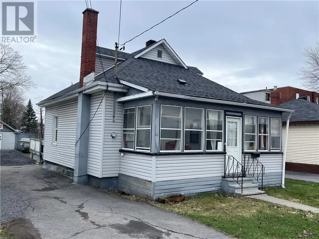 House for rent: 32 Ninth Street W, Cornwall, Ontario K6J 3A3