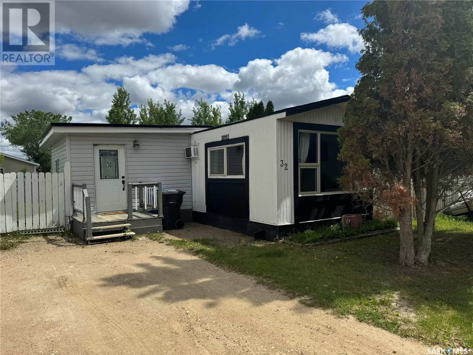 Mobile Home for rent: 32 Sycamore Drive, Sunset Estates, Saskatchewan S7K 3J9