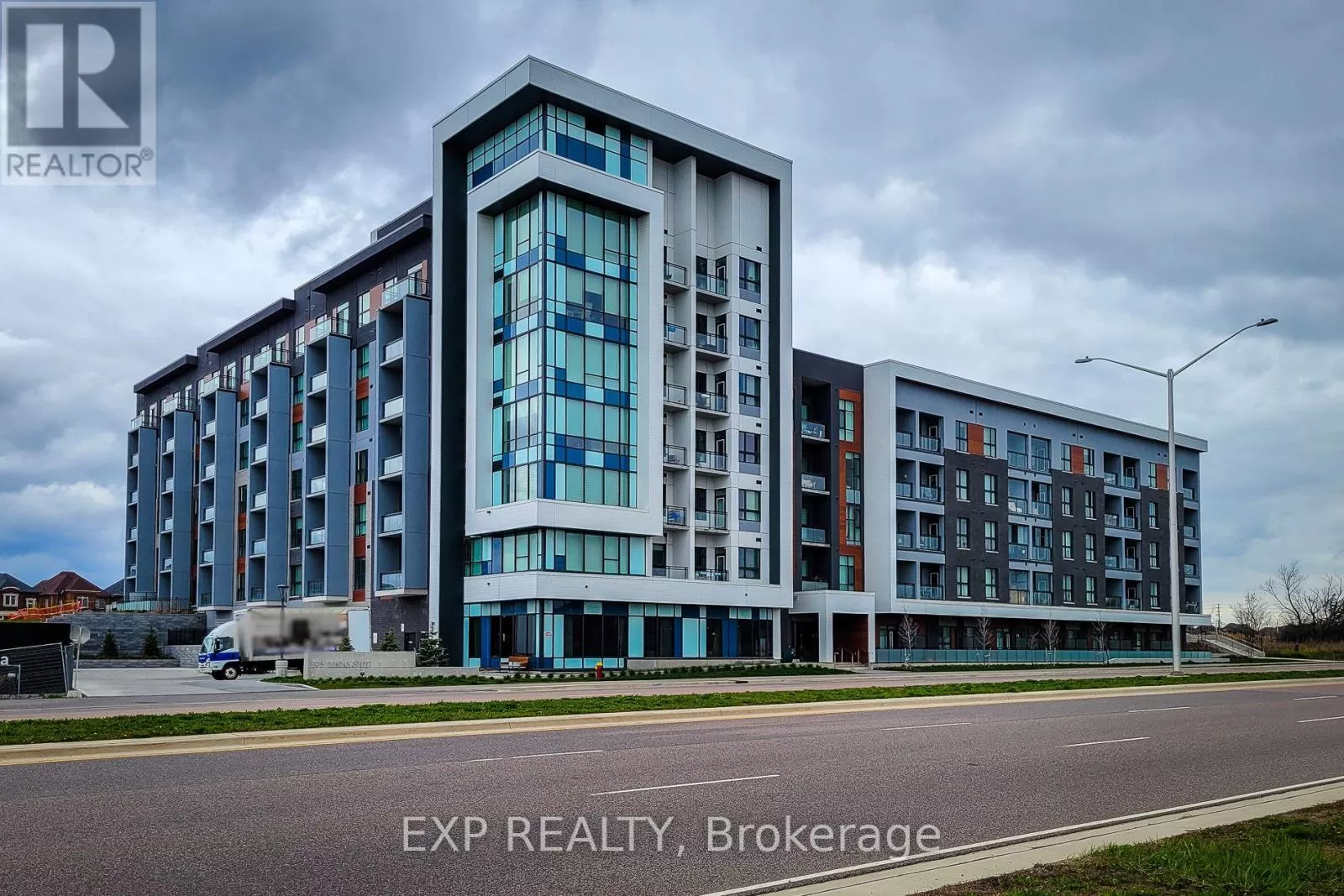 Apartment for rent: #320 -95 Dundas St W, Oakville, Ontario L6M 5N4