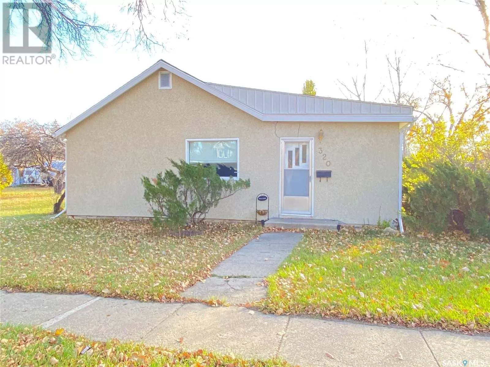 House for rent: 320 Aspen Street, Maple Creek, Saskatchewan S0N 1N0