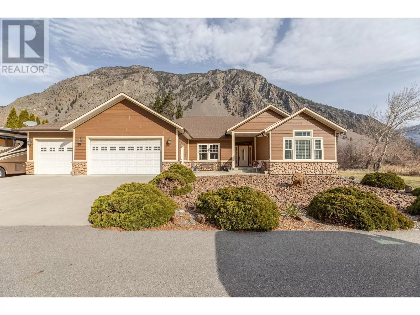 Other for rent: 3210 / 3208 Cory Road, Keremeos, British Columbia V0H 1N0