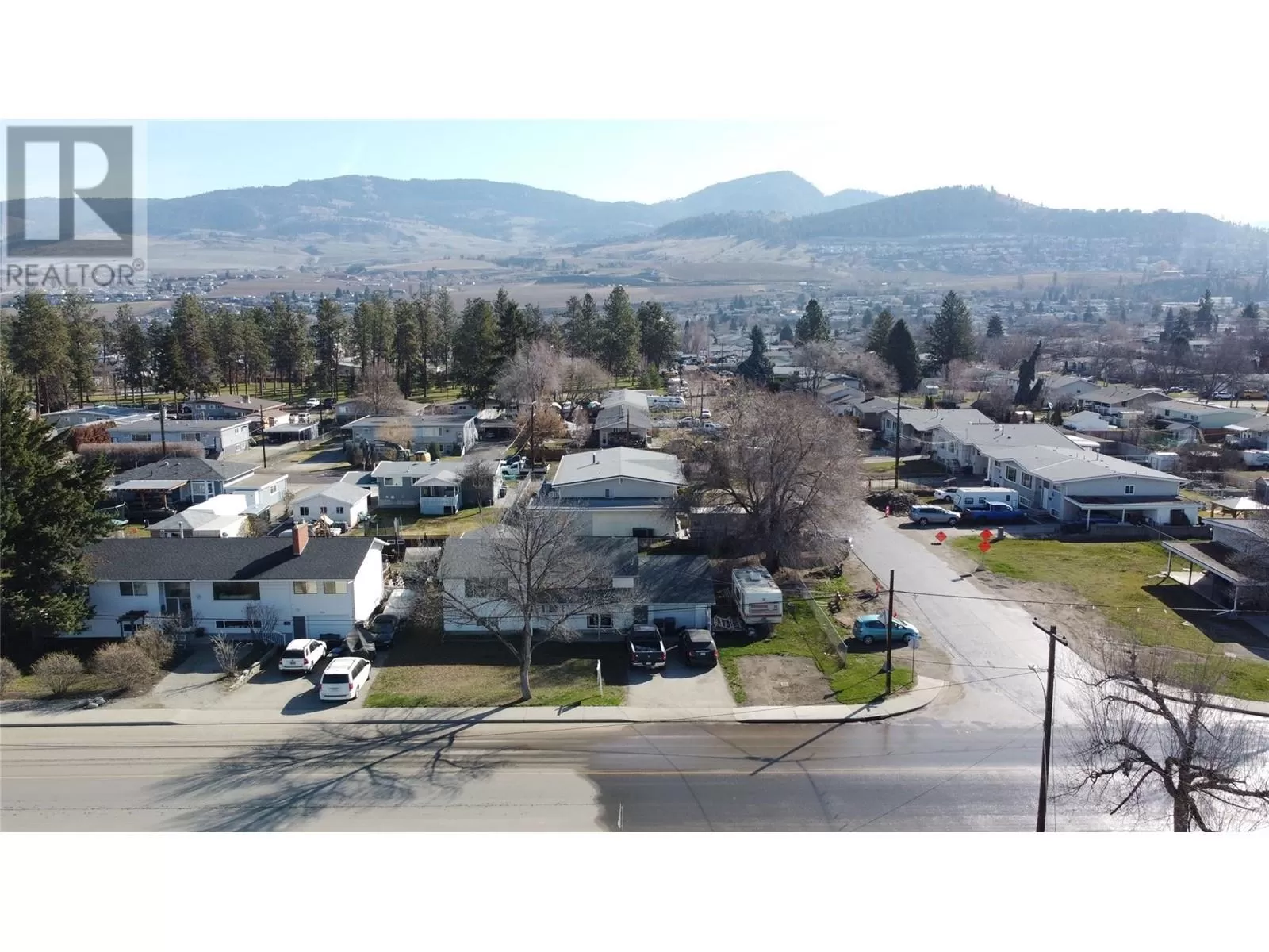 House for rent: 325 Dougall Road S, Kelowna, British Columbia V1X 3J5