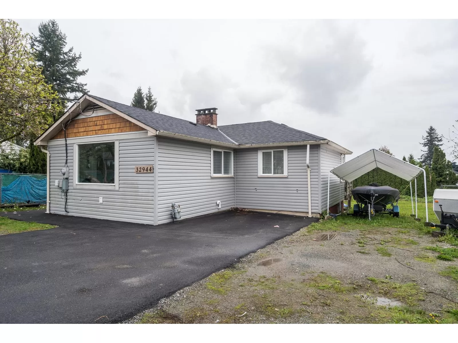 House for rent: 32944 14th Avenue, Mission, British Columbia V2V 2P2
