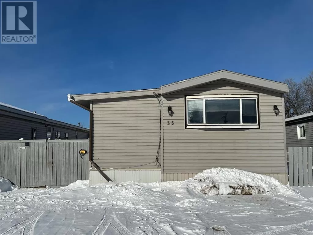 Mobile Home for rent: 33 Hillpark Trailer Park, Whitecourt, Alberta T7S 1J3