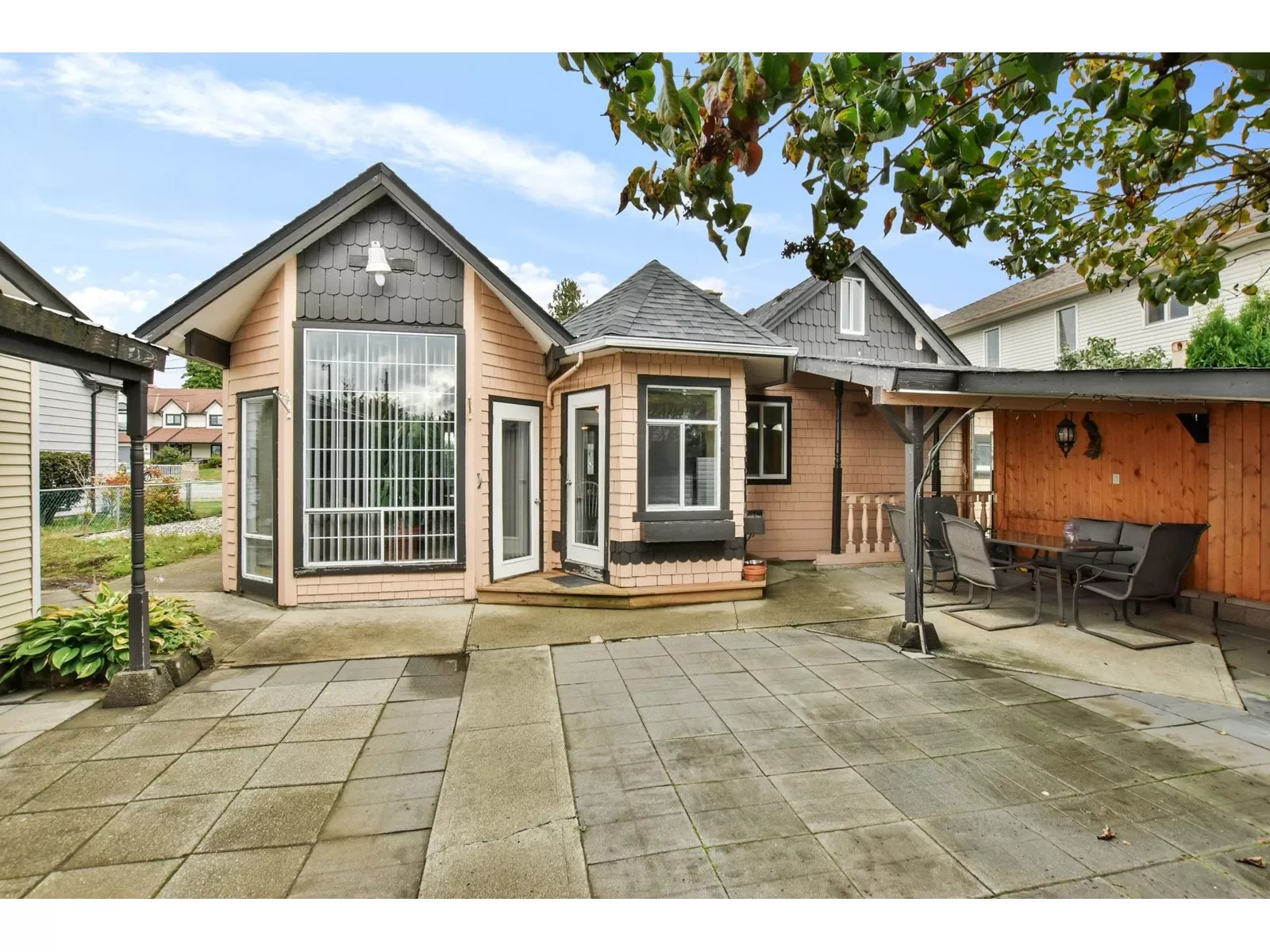 House for rent: 33154 6 Avenue, Mission, British Columbia V2V 2A1
