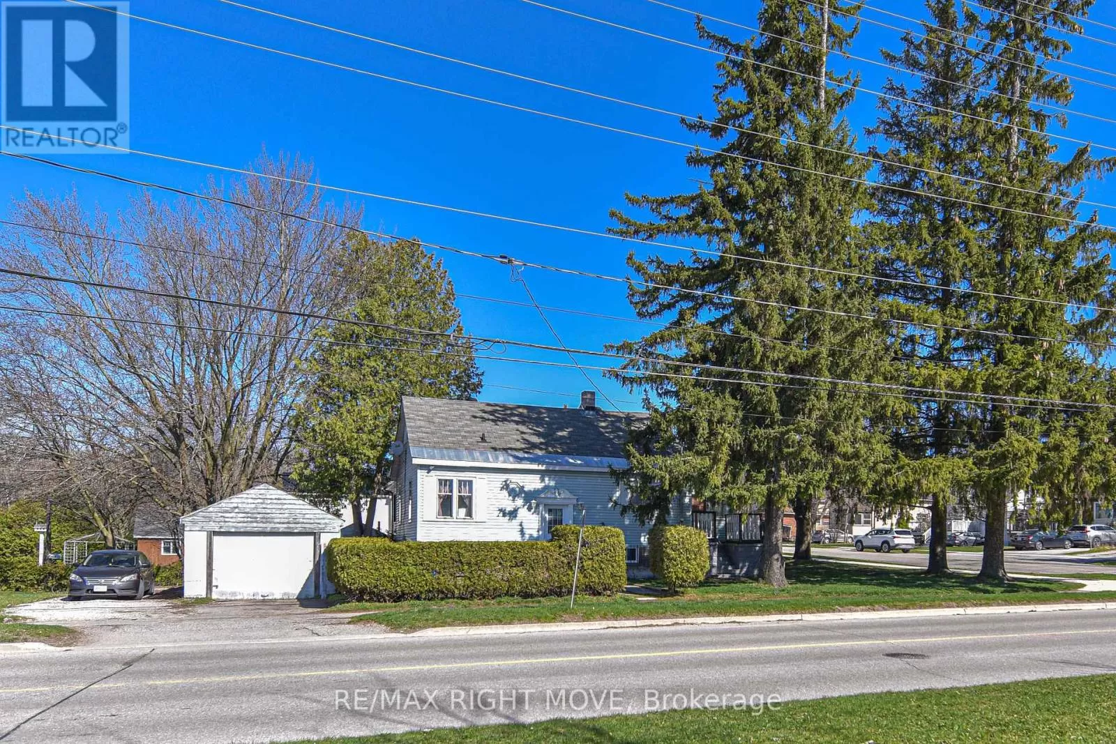House for rent: 335 Moffat St, Orillia, Ontario L3V 4E9