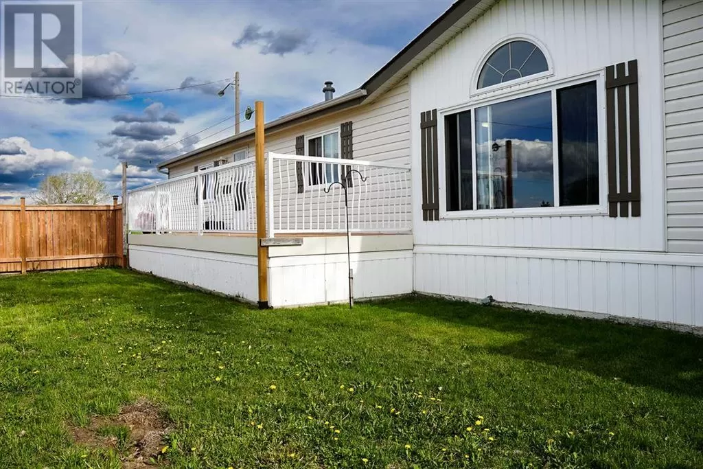 Manufactured Home for rent: 339 1 Street Ne, Redcliff, Alberta T0J 2P0