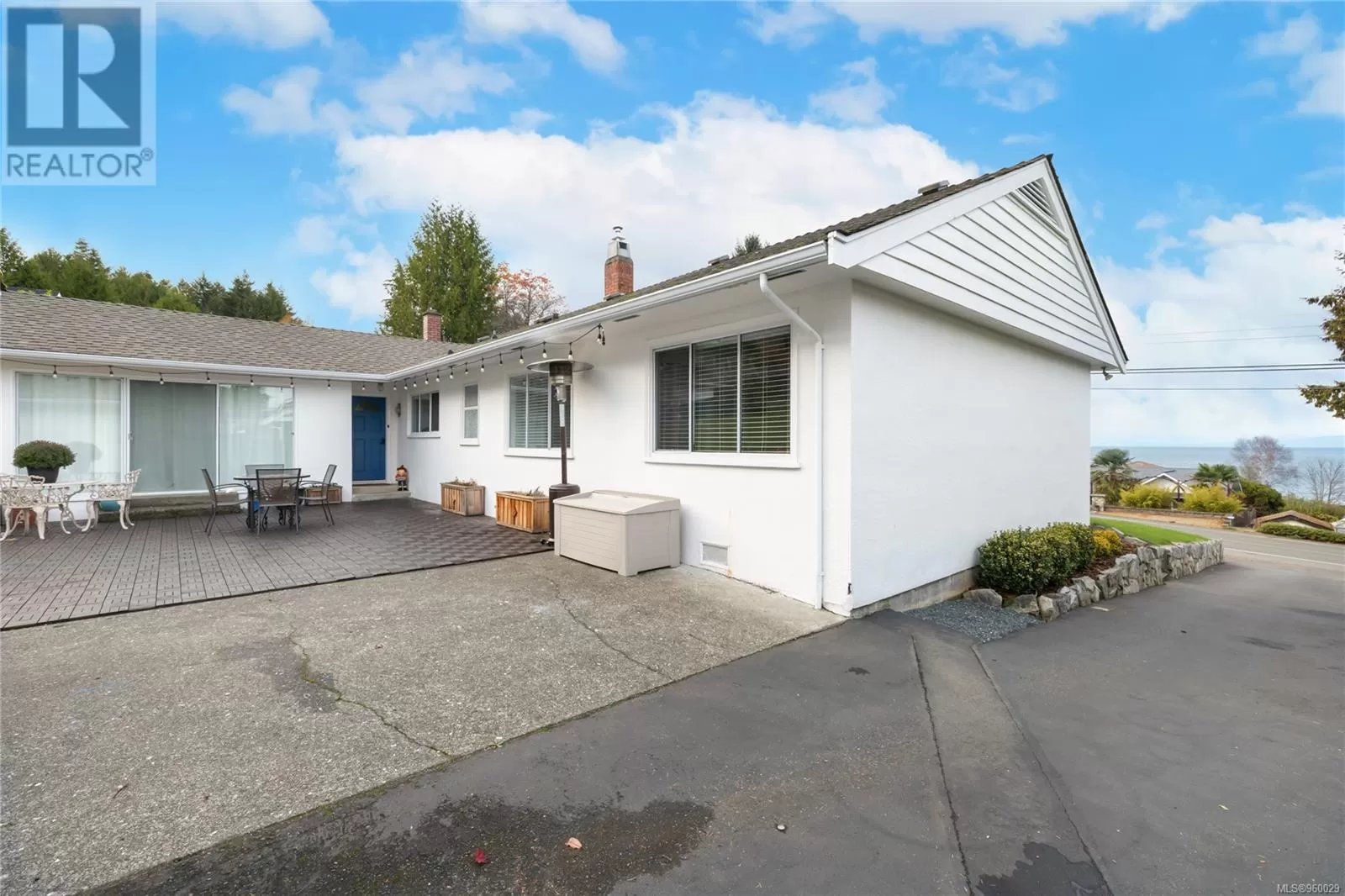House for rent: 340 Crescent Rd W, Qualicum Beach, British Columbia V9K 1J7
