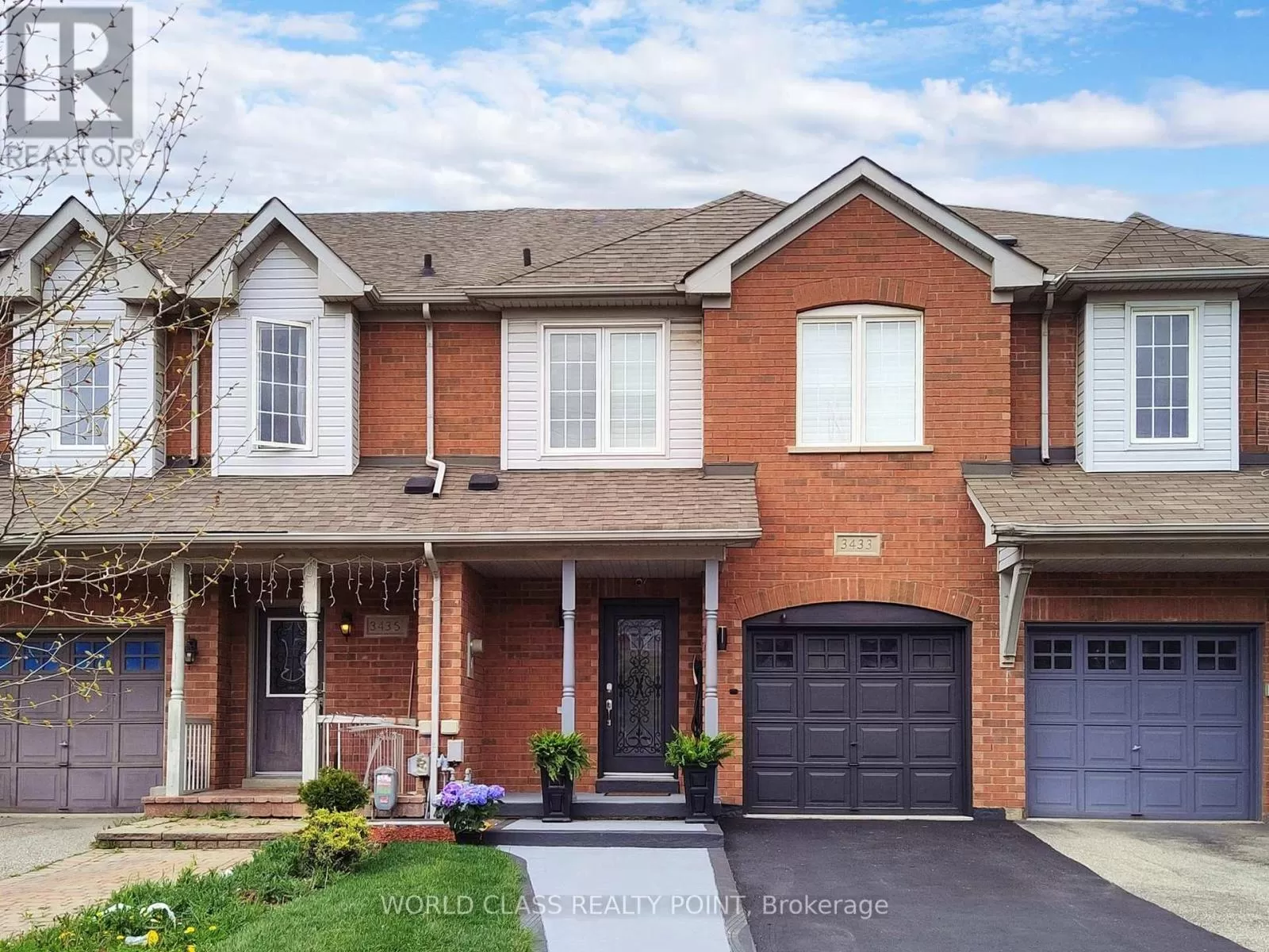 Row / Townhouse for rent: 3433 Angel Pass Drive, Mississauga, Ontario L5M 7N5