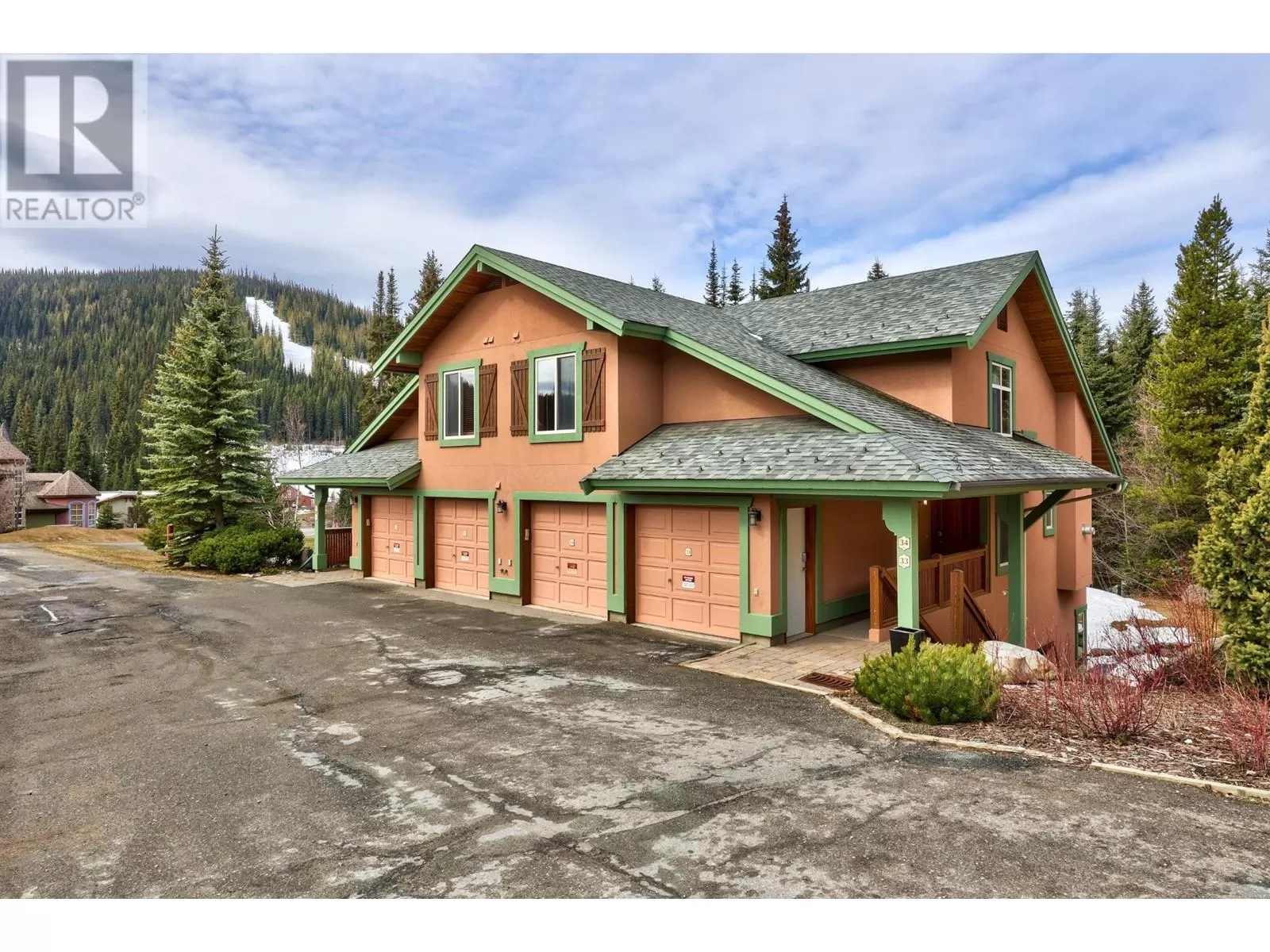 Row / Townhouse for rent: 34-4000 Sundance Drive, Sun Peaks, British Columbia V0E 5N0