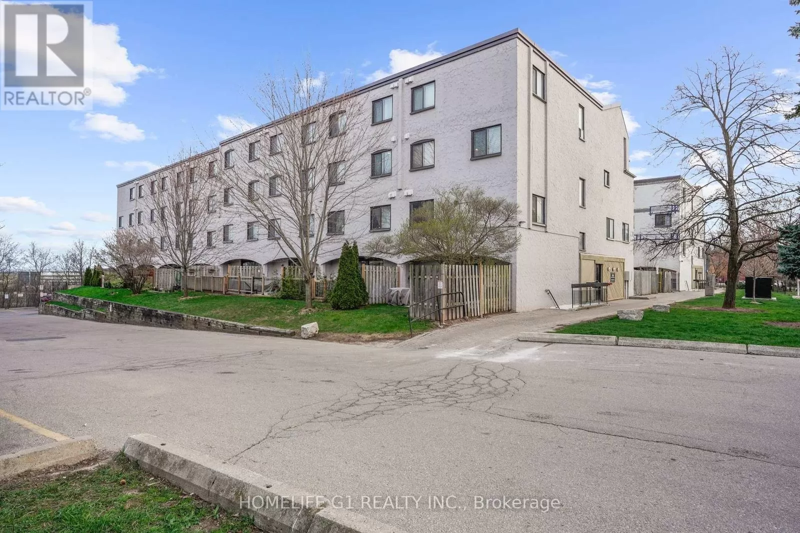Apartment for rent: 35 - 1016 Falgarwood Drive, Oakville, Ontario L6H 2P5