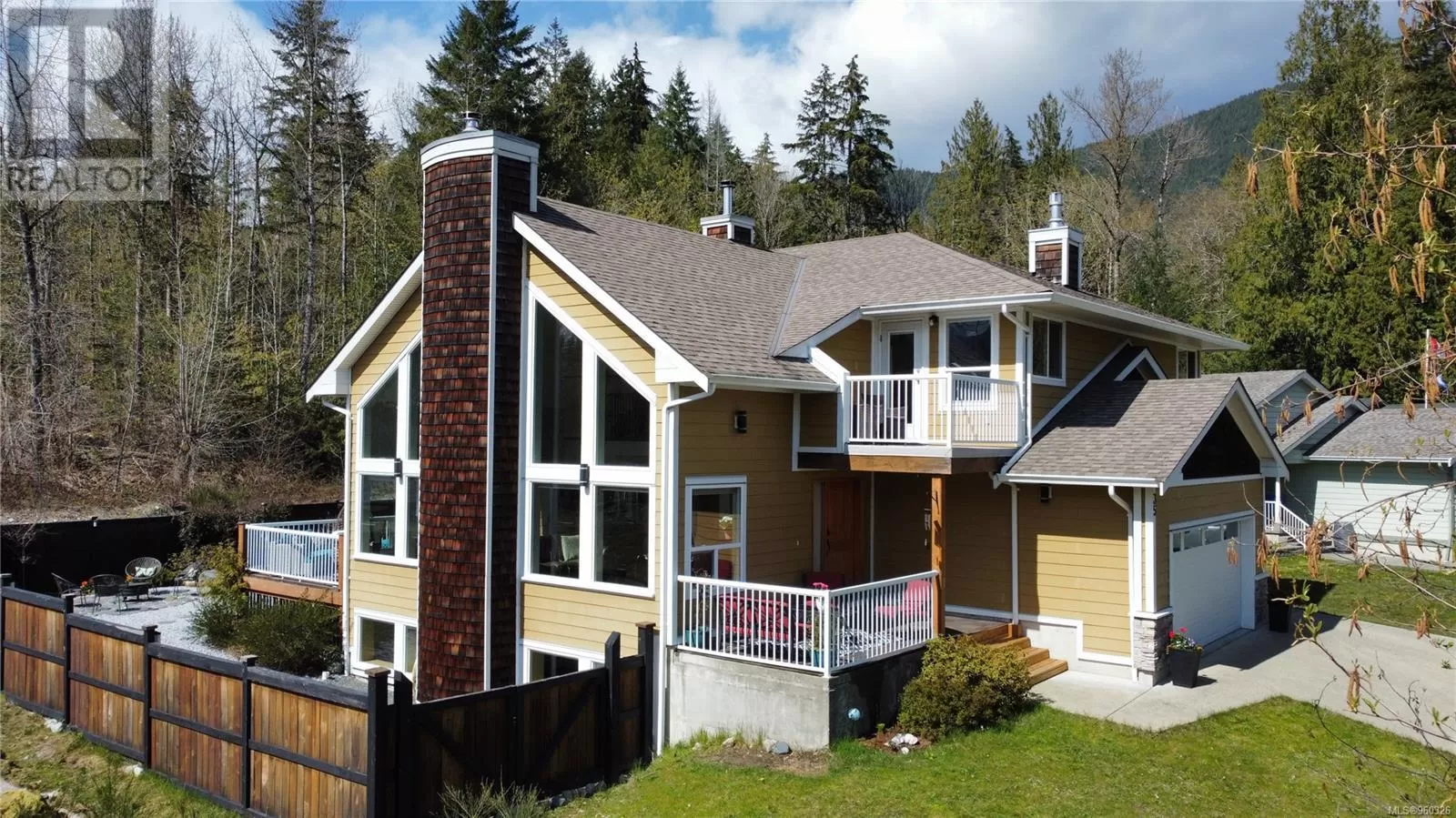 House for rent: 35 Grosskleg Way, Lake Cowichan, British Columbia V0R 2G0