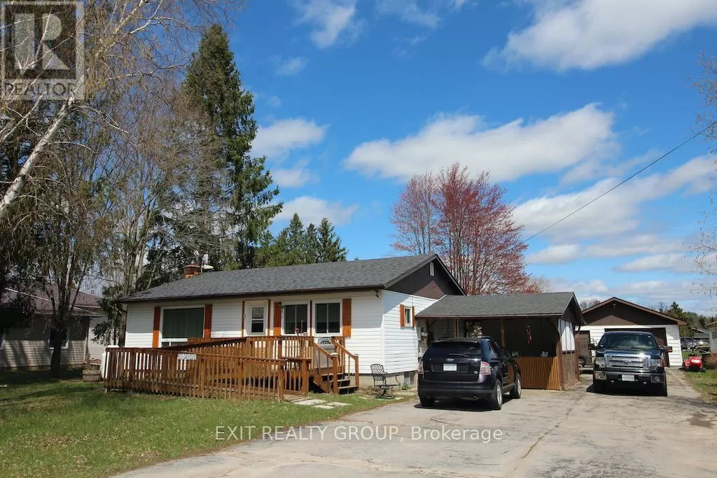 House for rent: 35 John St, Addington Highlands, Ontario K0H 1P0