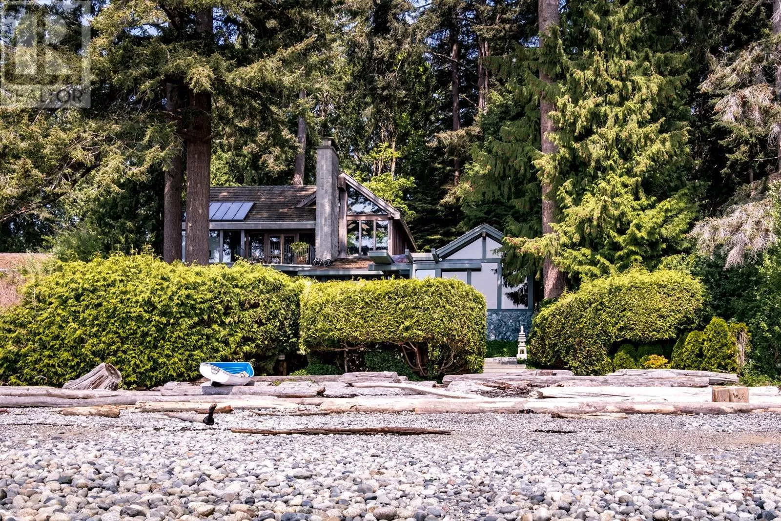 House for rent: 3581 Beach Avenue, Roberts Creek, British Columbia V0N 2W2