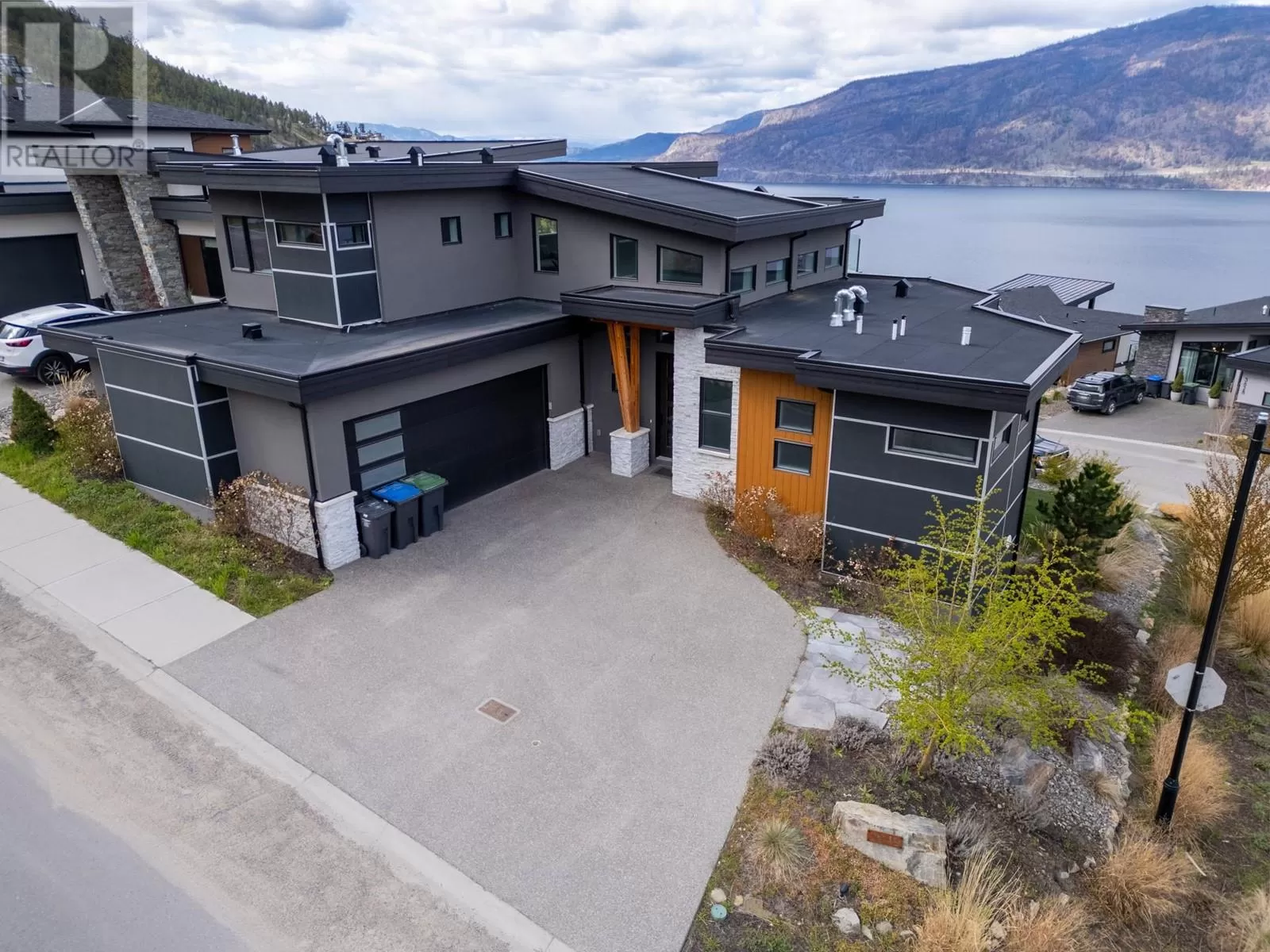 House for rent: 3649 Mckinley Beach Drive, Kelowna, British Columbia V1V 3G2