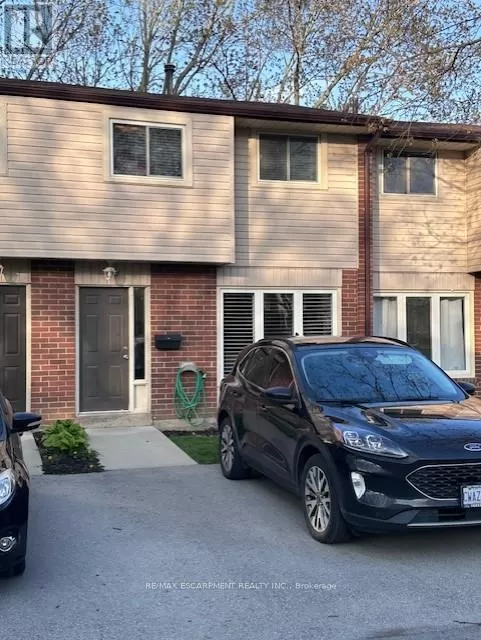 Row / Townhouse for rent: 37 - 2 Weiden Street, St. Catharines, Ontario L2M 6W5