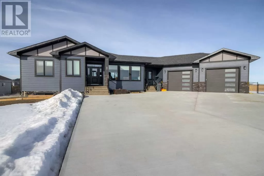 House for rent: 37 Quarry Bank Road, Raymond, Alberta T0K 2S0