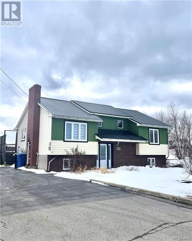 House for rent: 372 St-pierre E. Boulevard, Caraquet, New Brunswick E1W 1B4