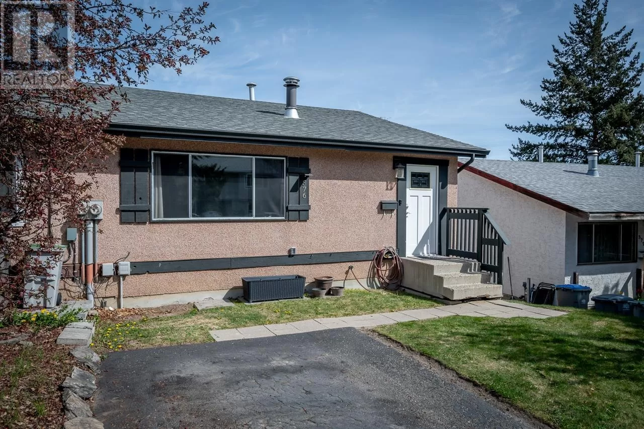 Duplex for rent: 376 Waddington Drive, Kamloops, British Columbia V2E 1M5