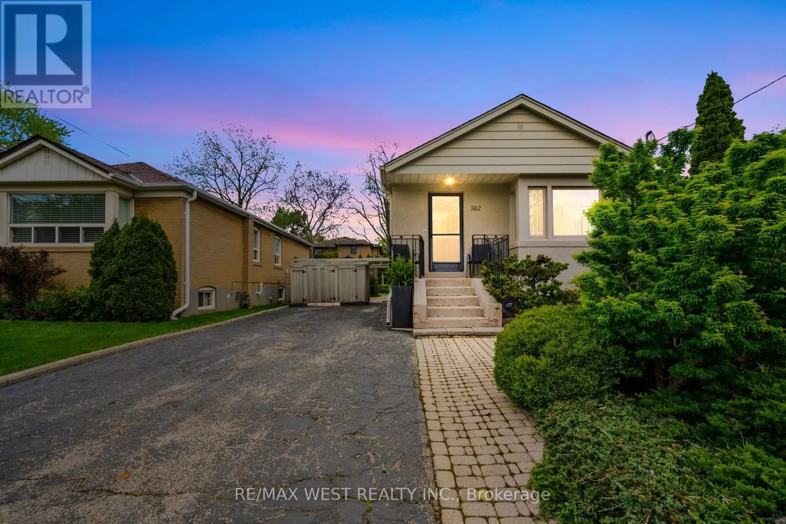 House for rent: 382 Brooke Avenue, Toronto, Ontario M5M 2L6