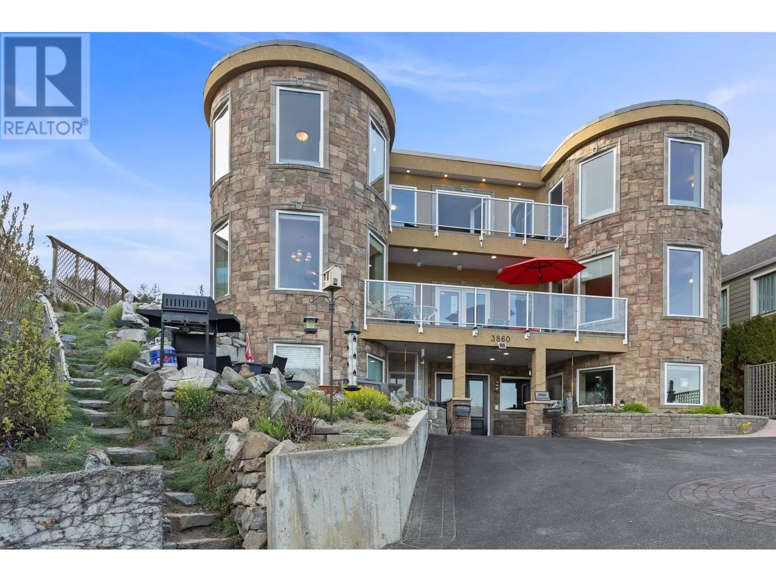 House for rent: 3860 Beach Avenue, Peachland, British Columbia V0H 1X7