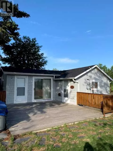 House for rent: 3925 50 Avenue, Sylvan Lake, Alberta T4S 1B7