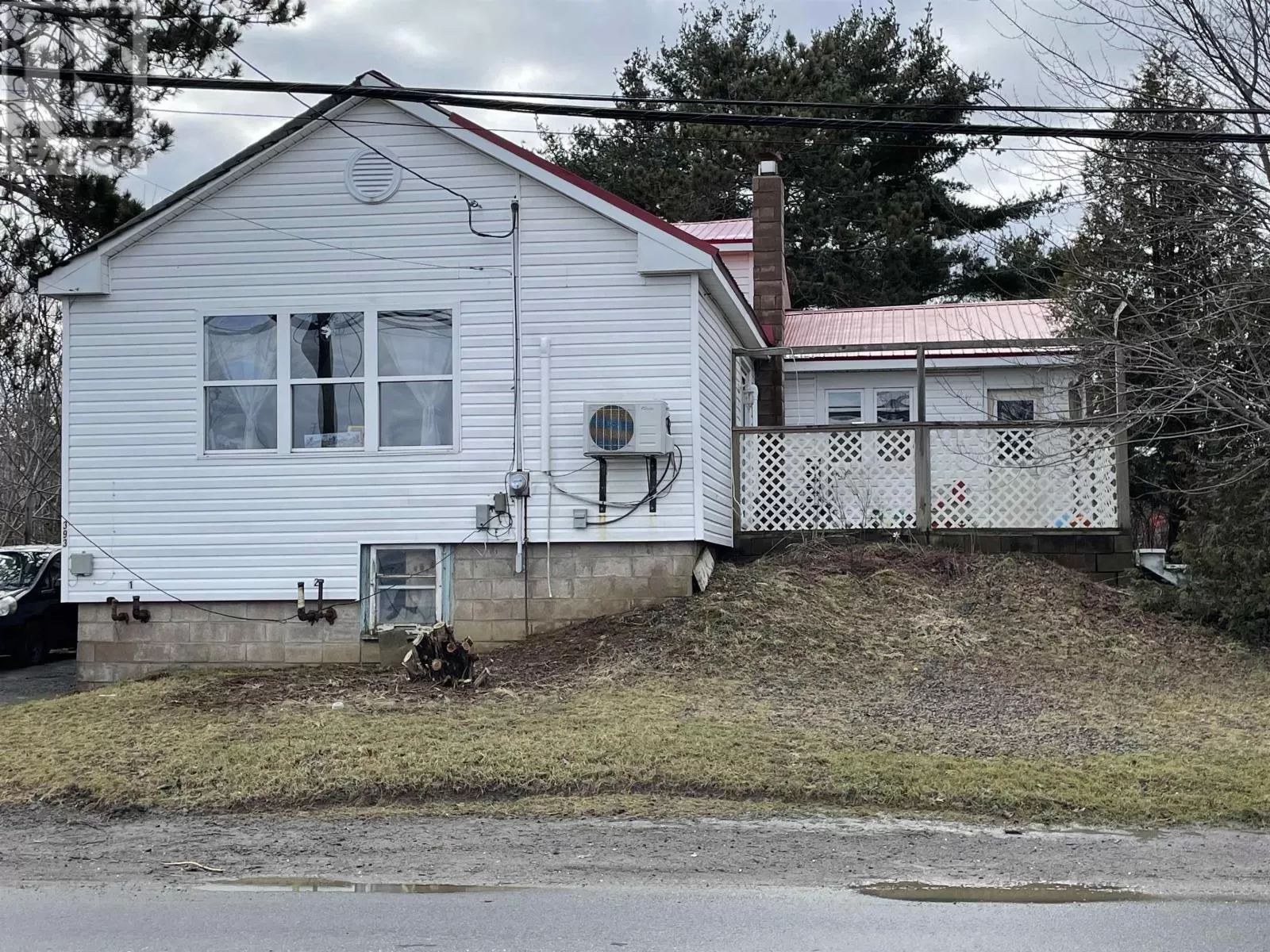 House for rent: 393 St. Phillips Street, Bridgewater, Nova Scotia B4V 1W7