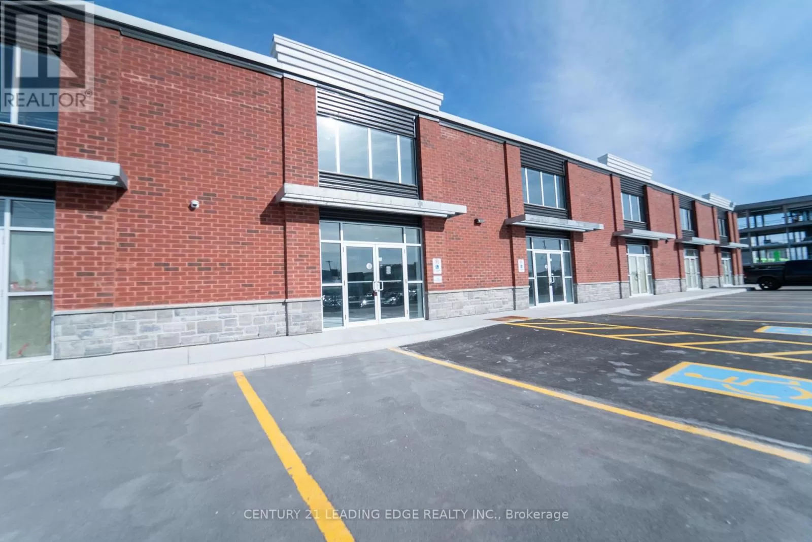 Retail for rent: #4 -472 Taunton Rd W, Oshawa, Ontario L1L 0W1