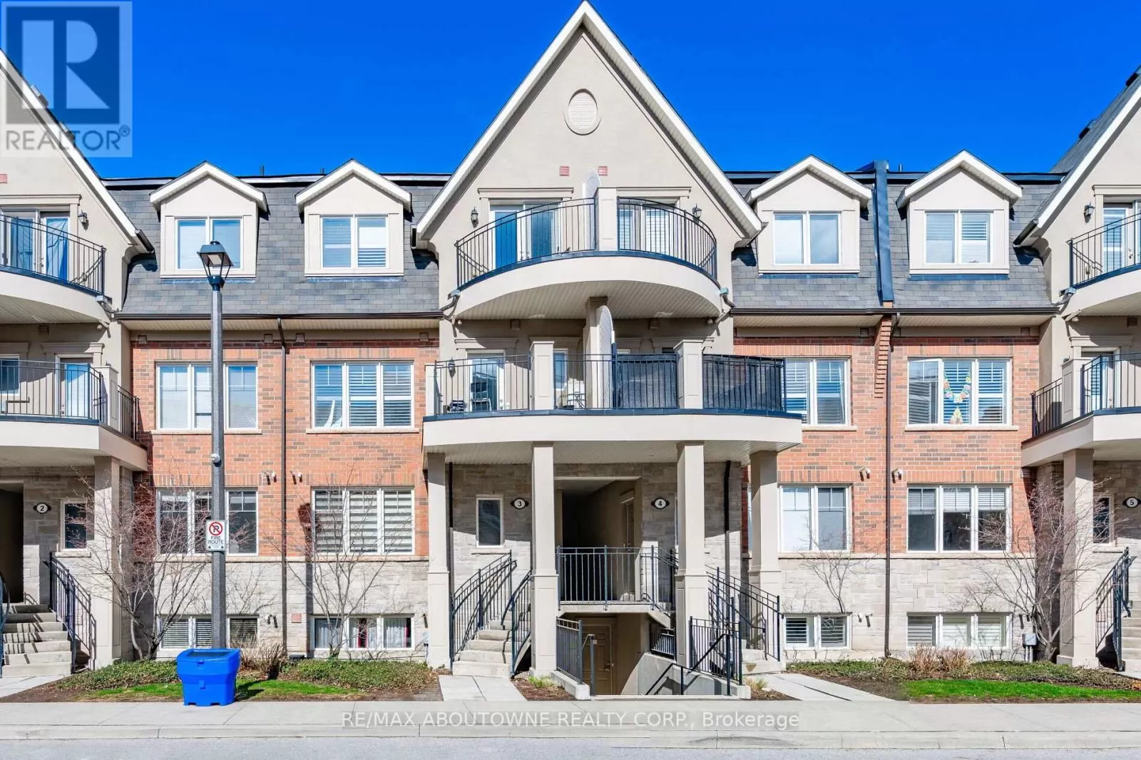 Row / Townhouse for rent: 4-01 - 2420 Baronwood Drive, Oakville, Ontario L6M 0X6