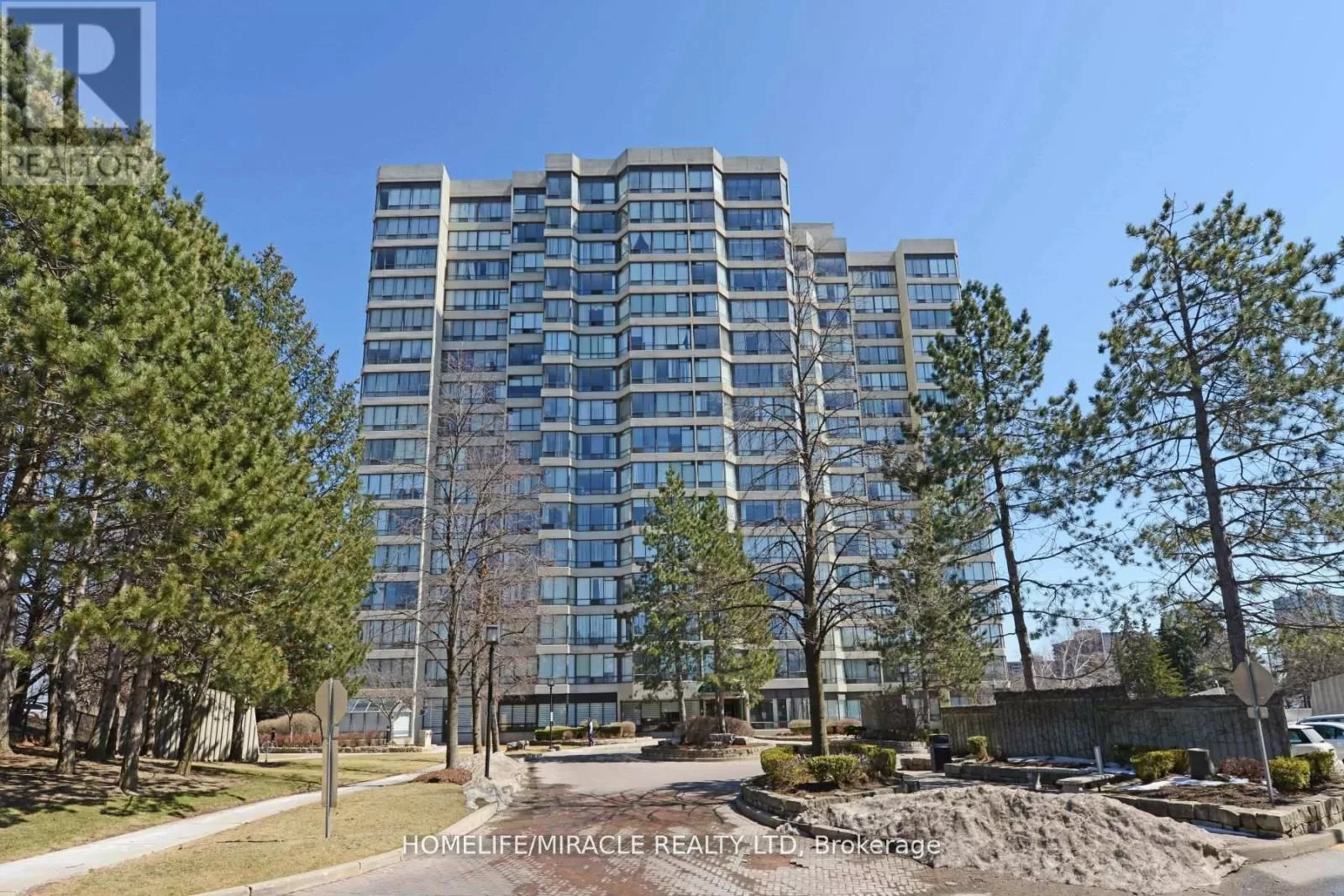Apartment for rent: 401 - 26 Hanover Road, Brampton, Ontario L6S 4T2