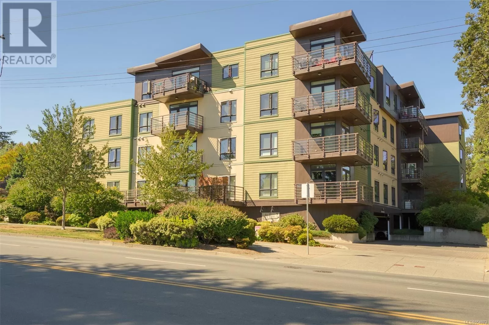 Apartment for rent: 401 982 Mckenzie Ave, Saanich, British Columbia V8X 3G7