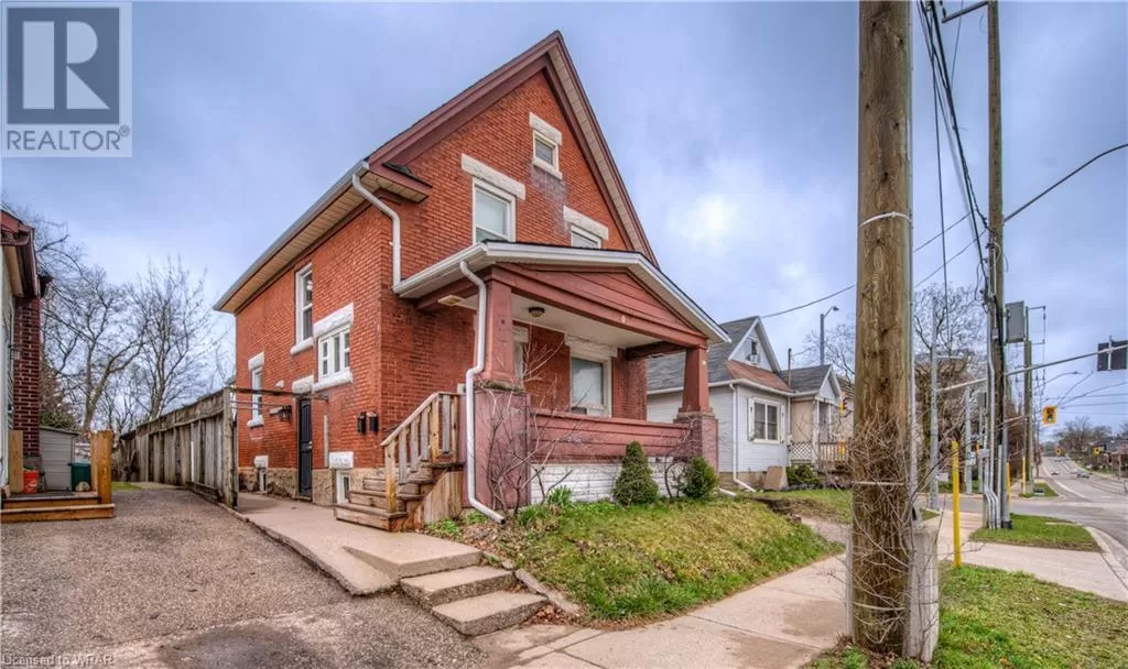 Duplex for rent: 401 Courtland Avenue E, Kitchener, Ontario N2G 2W3