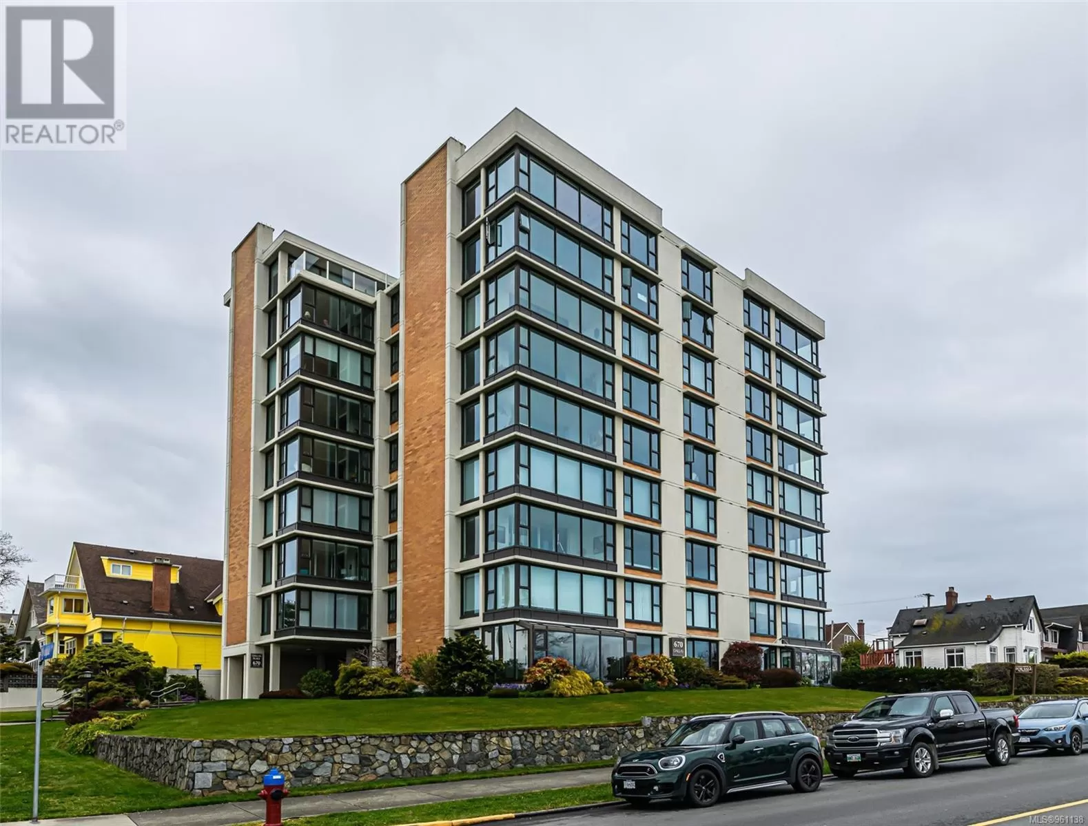 Apartment for rent: 403 670 Dallas Rd, Victoria, British Columbia V8V 1B7