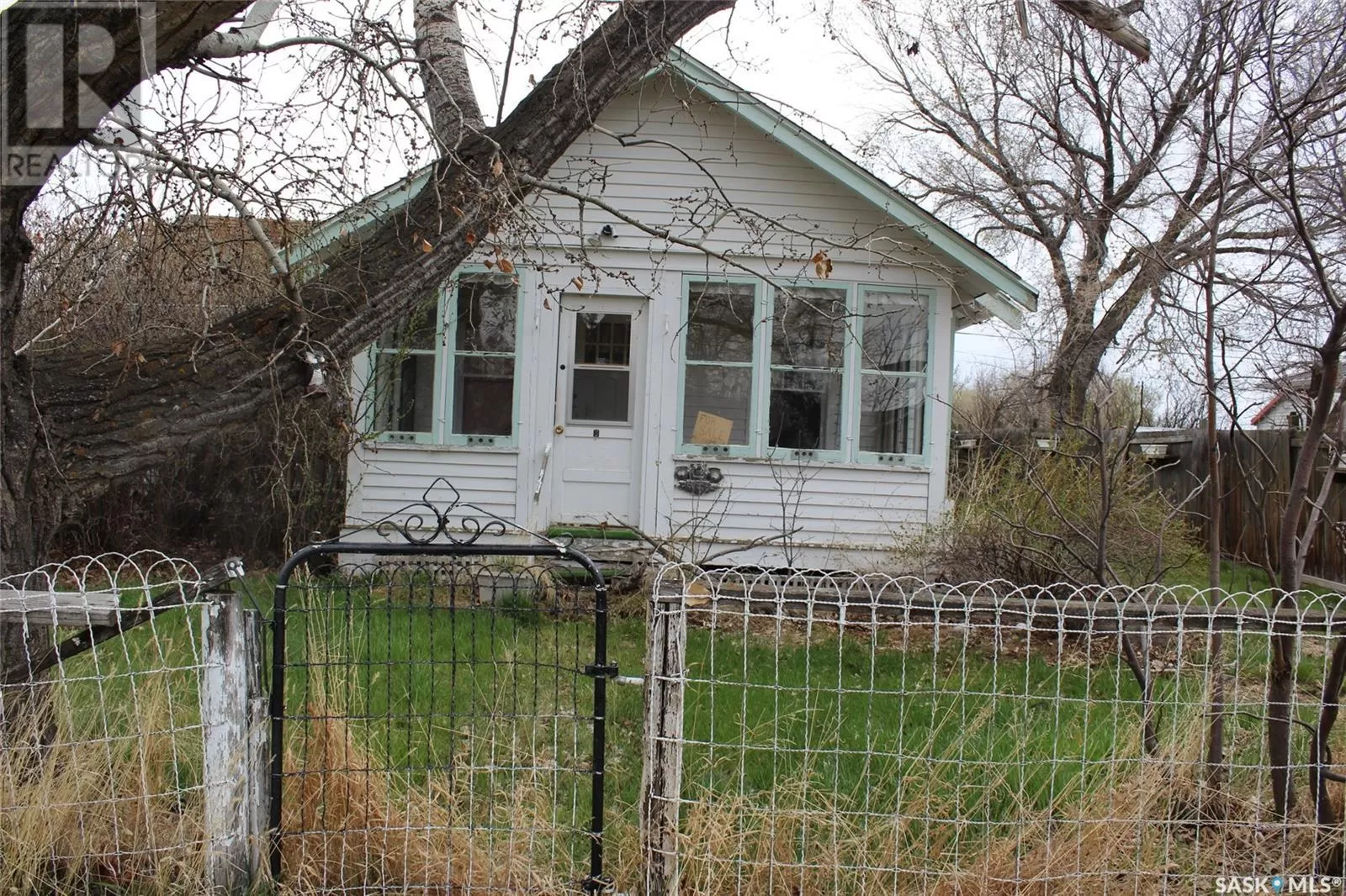 House for rent: 403 Main Street, Climax, Saskatchewan S0N 0N0