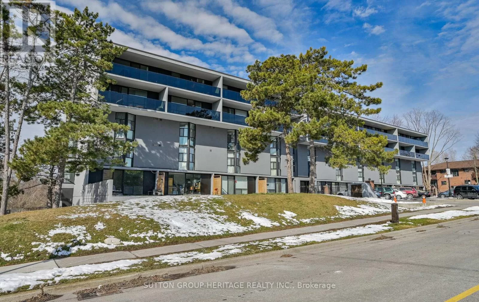 Apartment for rent: #404 -454 Centre St S, Oshawa, Ontario L1H 4C2