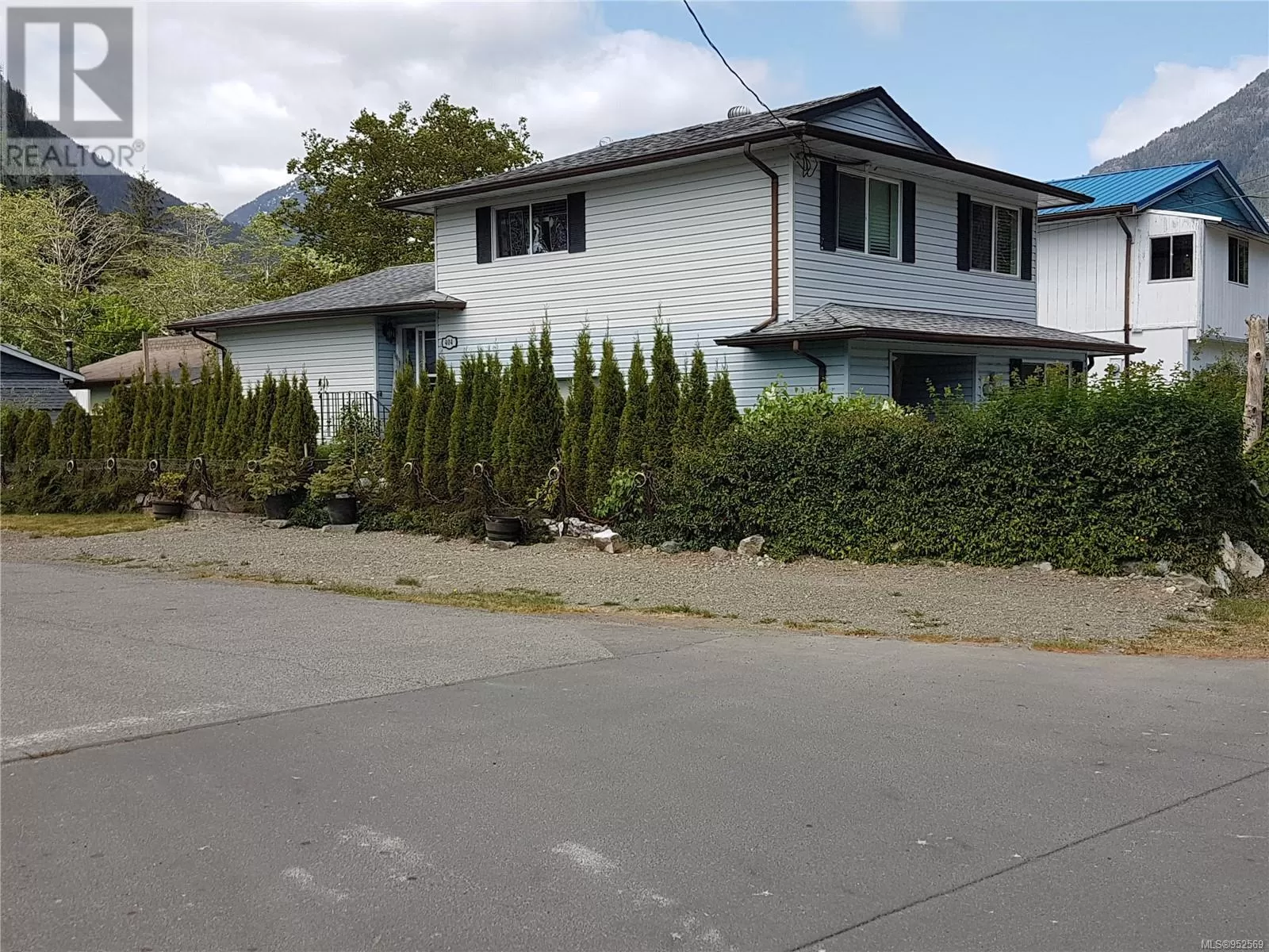 House for rent: 404 Alpine View Dr, Tahsis, British Columbia V0P 1X0