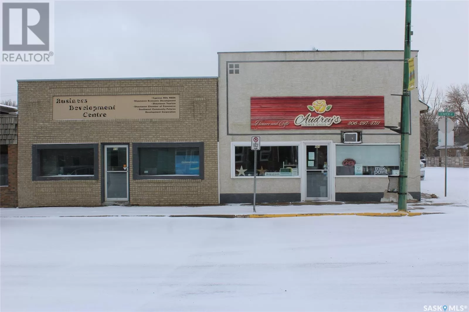 Retail for rent: 404-408 Centre Street, Shaunavon, Saskatchewan S0N 2M0