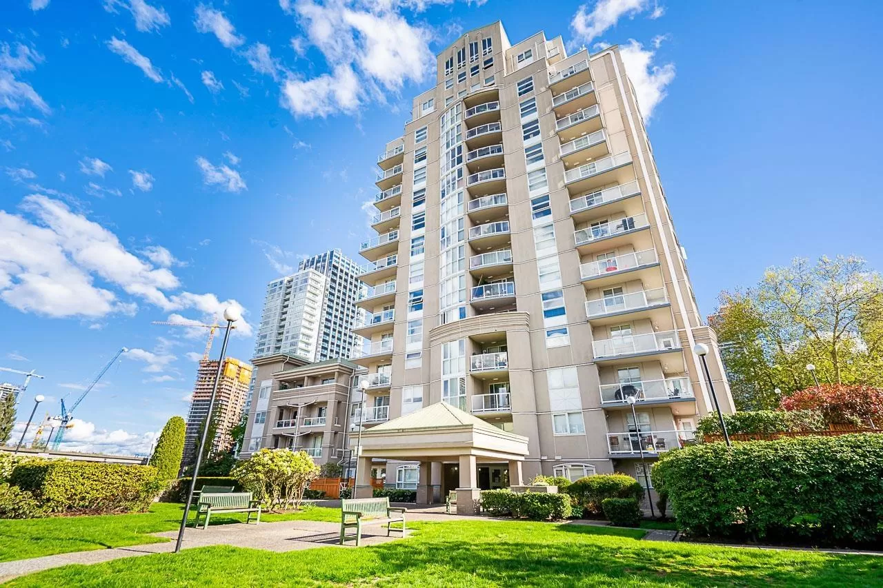 Apartment for rent: 406 10523 University Drive, Surrey, British Columbia V3T 5T8