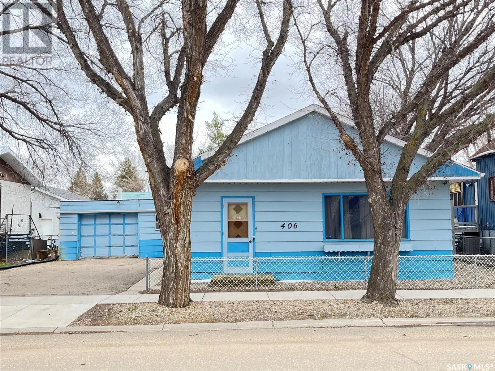 House for rent: 406 Sidney Street, Maple Creek, Saskatchewan S0N 1N0